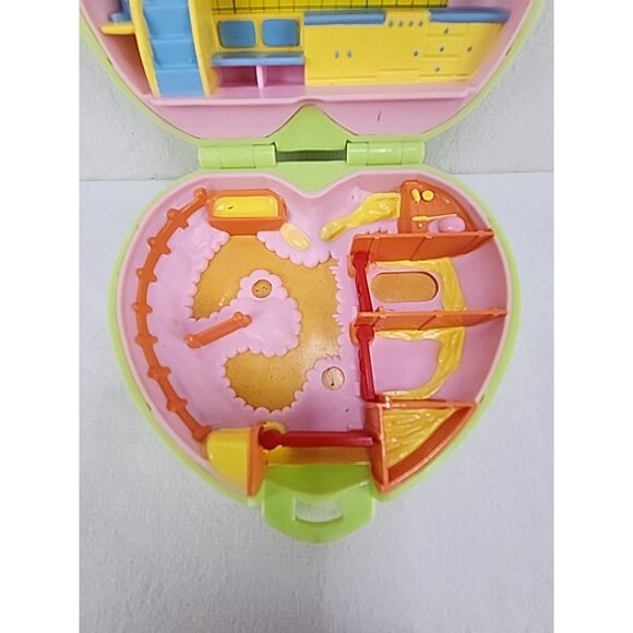 1989 Polly Pocket Pony Club Horse Stable Green Heart Compact - Picture 5 of 6